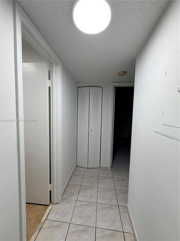 927 NE 199th St 206, Miami, FL 33179