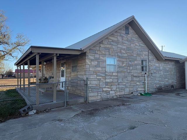 204 Ave L, Sunray, TX 79086
