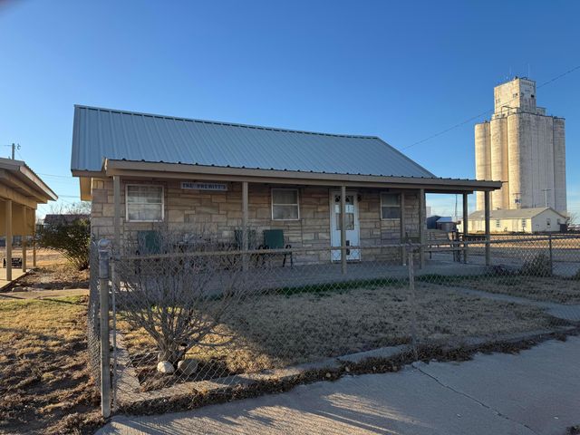 204 Ave L, Sunray, TX 79086