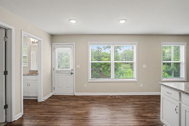 906 E Happy Hollow Dr, Clarksville, TN 37040
