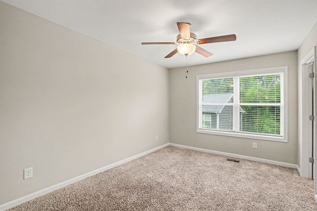 906 E Happy Hollow Dr, Clarksville, TN 37040