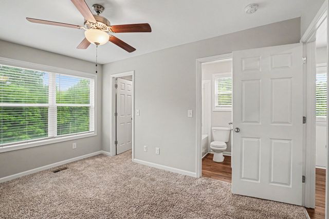 906 E Happy Hollow Dr, Clarksville, TN 37040