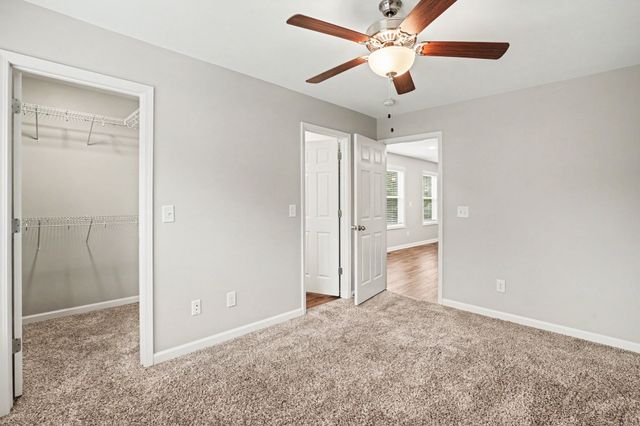 906 E Happy Hollow Dr, Clarksville, TN 37040