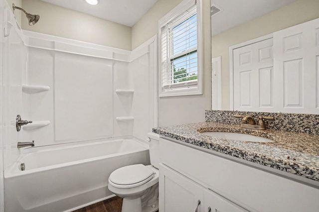 906 E Happy Hollow Dr, Clarksville, TN 37040