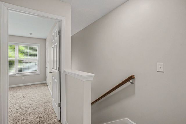 906 E Happy Hollow Dr, Clarksville, TN 37040
