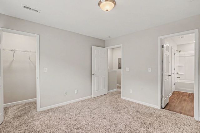 906 E Happy Hollow Dr, Clarksville, TN 37040