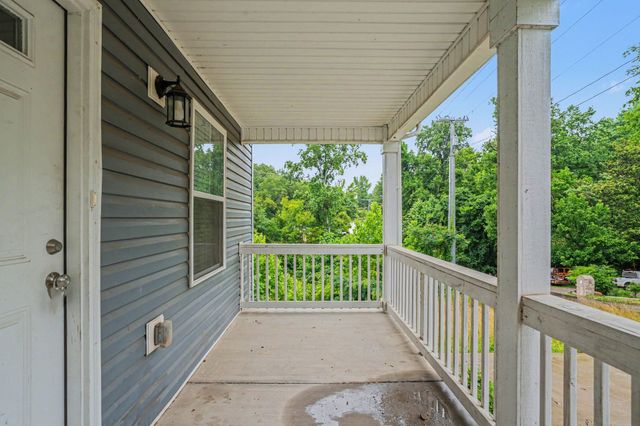 906 E Happy Hollow Dr, Clarksville, TN 37040