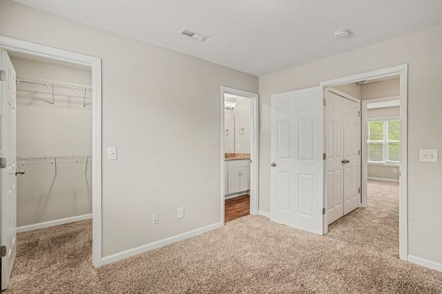 906 E Happy Hollow Dr, Clarksville, TN 37040