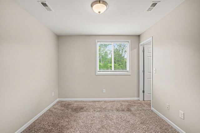906 E Happy Hollow Dr, Clarksville, TN 37040