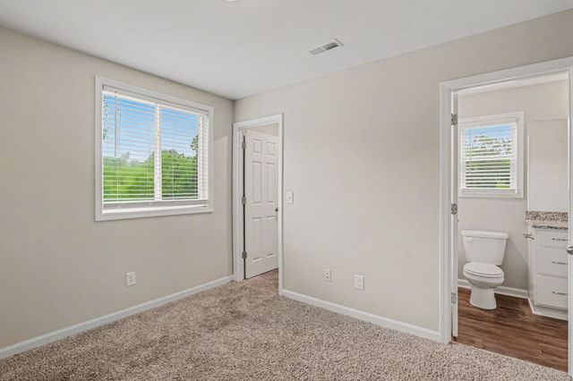 906 E Happy Hollow Dr, Clarksville, TN 37040