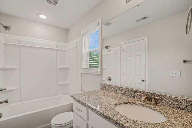 906 E Happy Hollow Dr, Clarksville, TN 37040