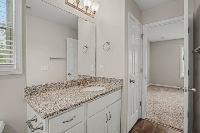 906 E Happy Hollow Dr, Clarksville, TN 37040