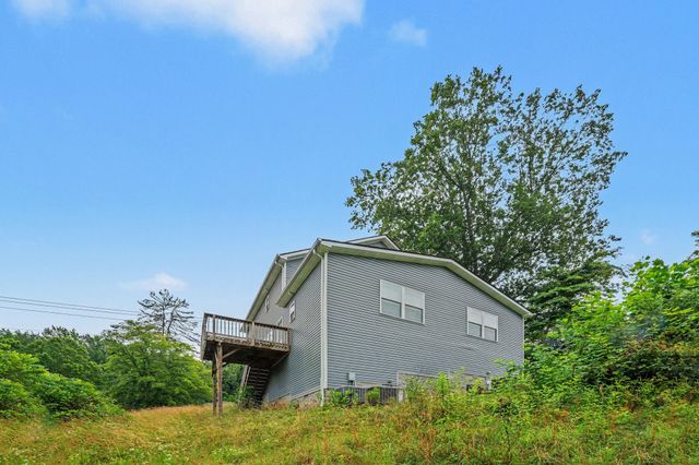 906 E Happy Hollow Dr, Clarksville, TN 37040