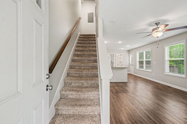 906 E Happy Hollow Dr, Clarksville, TN 37040