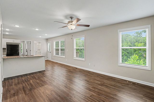 906 E Happy Hollow Dr, Clarksville, TN 37040