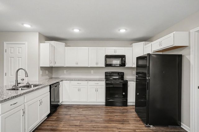 906 E Happy Hollow Dr, Clarksville, TN 37040