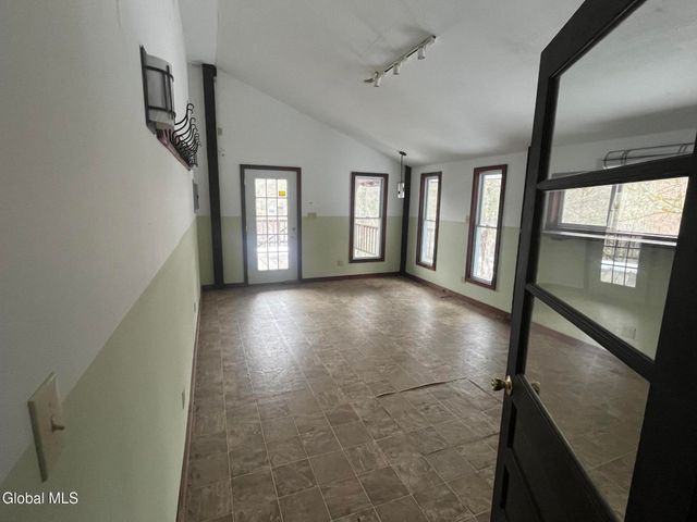 20 Hampton Heights Way, Hampton, NY 12887