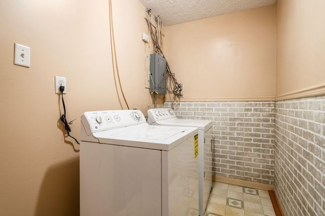 2750 Gibson Drive, Columbus, OH 43207