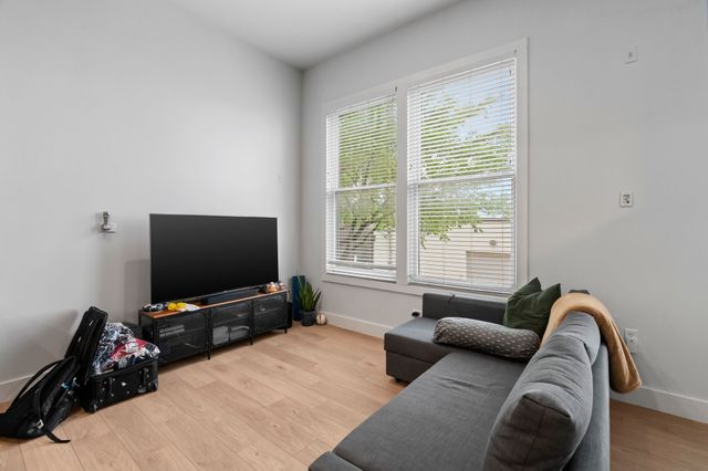 2502 Live Oak Street 230, Dallas, TX 75204