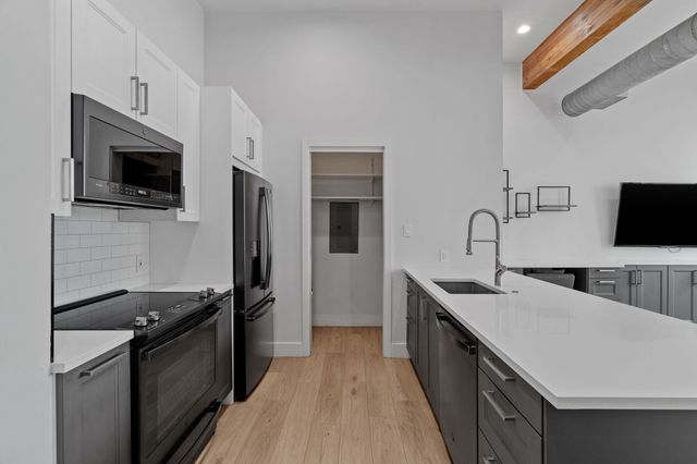 2502 Live Oak Street 230, Dallas, TX 75204