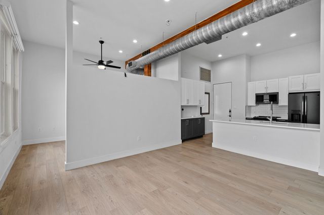 2502 Live Oak Street 230, Dallas, TX 75204