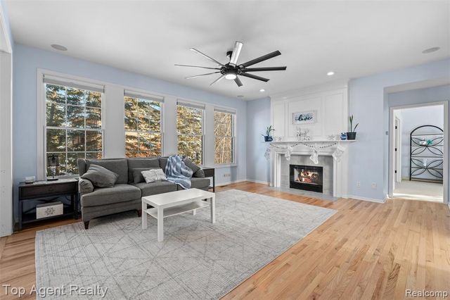 668 Berridge Circle, Lake Orion, MI 48360