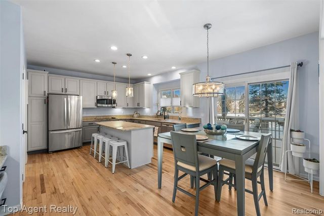 668 Berridge Circle, Lake Orion, MI 48360