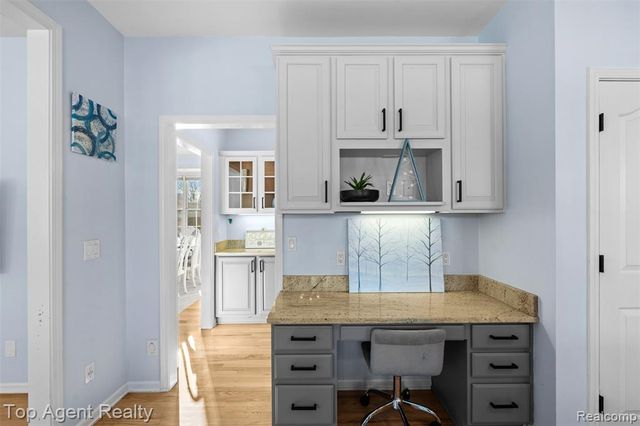 668 Berridge Circle, Lake Orion, MI 48360