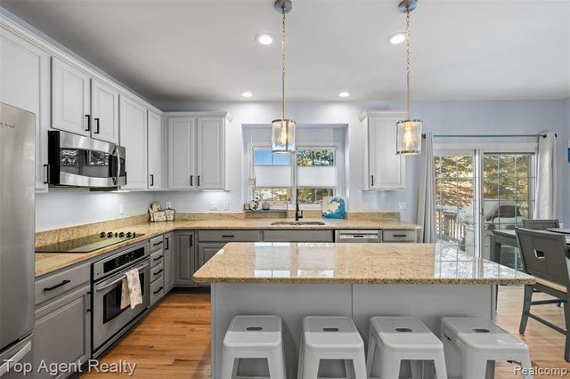 668 Berridge Circle, Lake Orion, MI 48360