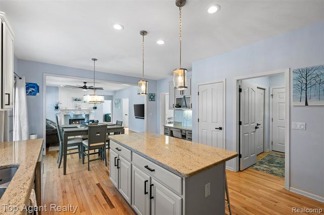 668 Berridge Circle, Lake Orion, MI 48360