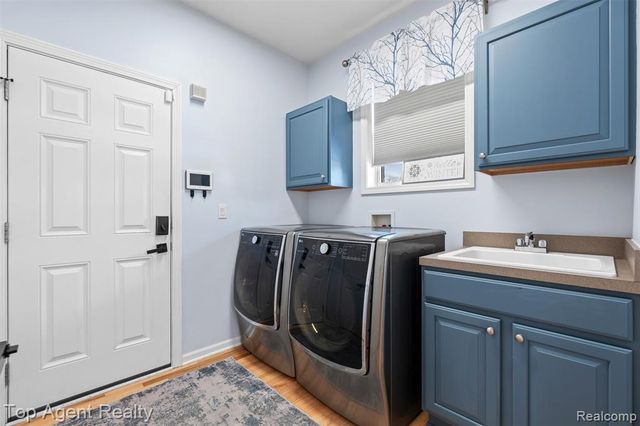 668 Berridge Circle, Lake Orion, MI 48360