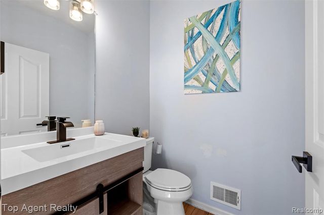 668 Berridge Circle, Lake Orion, MI 48360