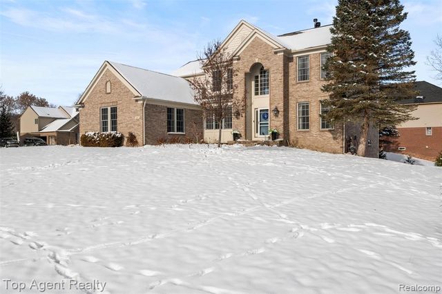 668 Berridge Circle, Lake Orion, MI 48360