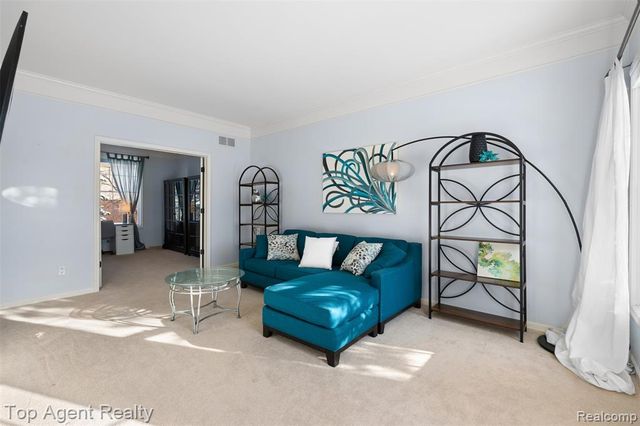 668 Berridge Circle, Lake Orion, MI 48360