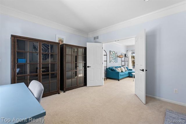 668 Berridge Circle, Lake Orion, MI 48360