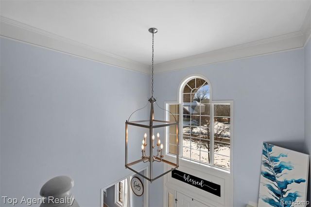 668 Berridge Circle, Lake Orion, MI 48360