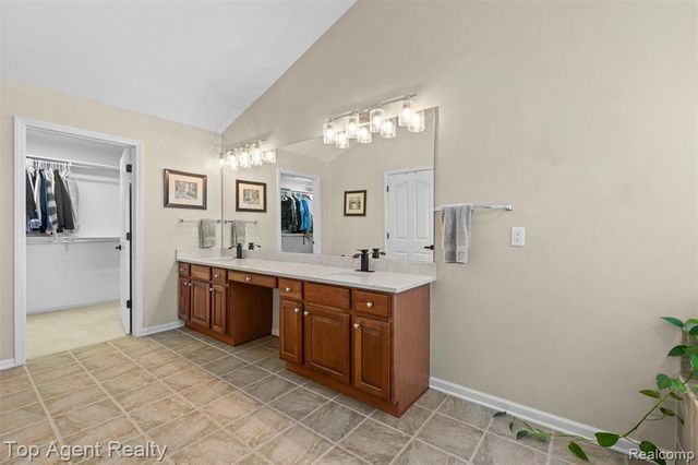 668 Berridge Circle, Lake Orion, MI 48360