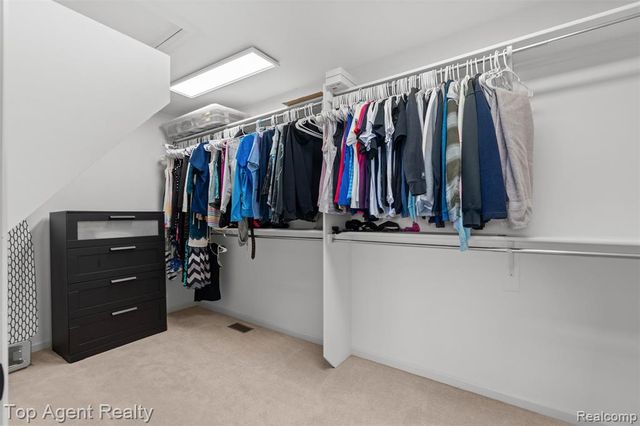 668 Berridge Circle, Lake Orion, MI 48360