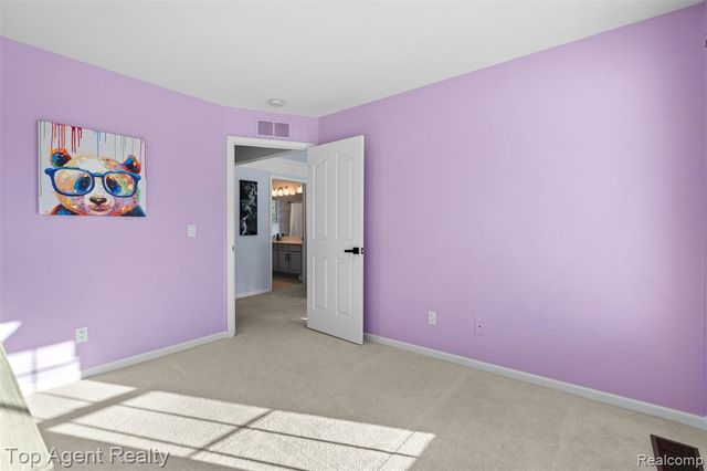 668 Berridge Circle, Lake Orion, MI 48360