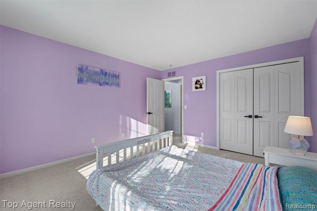 668 Berridge Circle, Lake Orion, MI 48360