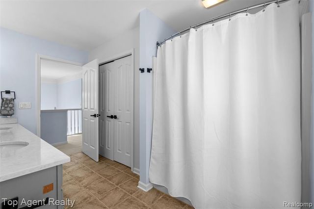 668 Berridge Circle, Lake Orion, MI 48360