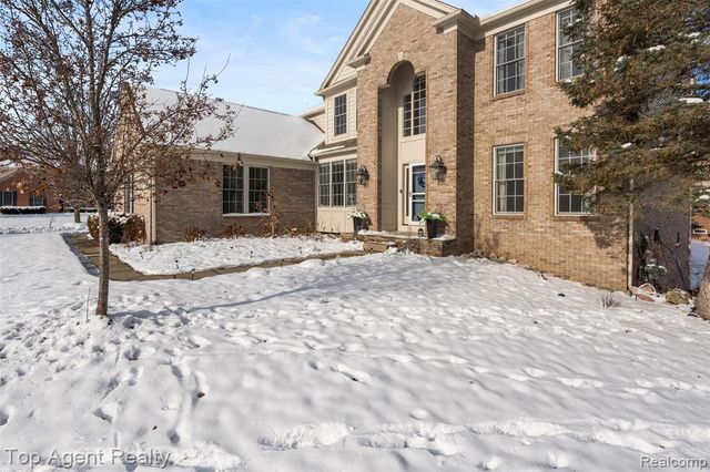 668 Berridge Circle, Lake Orion, MI 48360