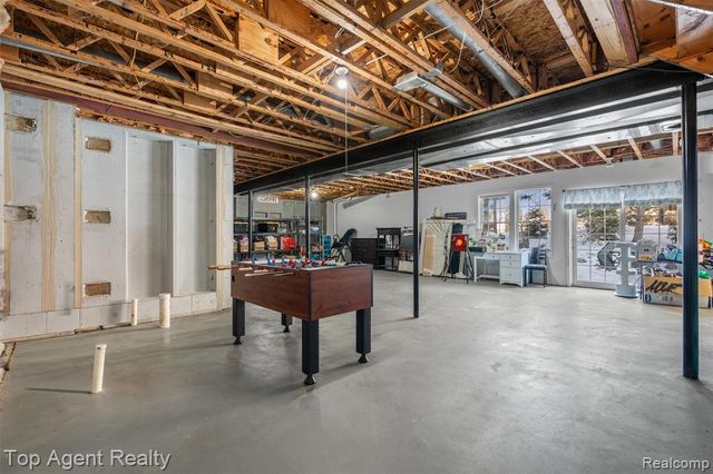 668 Berridge Circle, Lake Orion, MI 48360