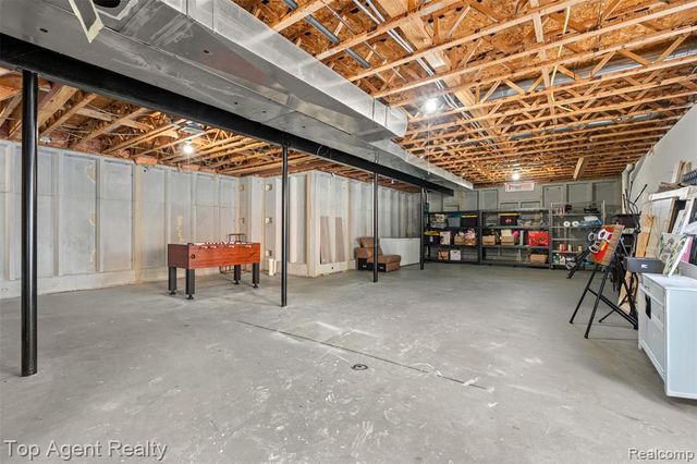 668 Berridge Circle, Lake Orion, MI 48360