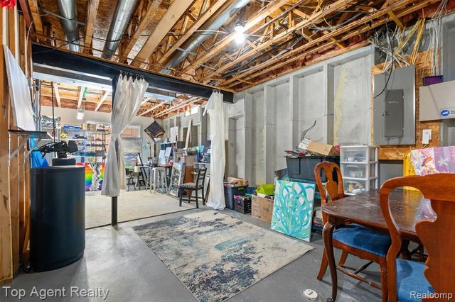 668 Berridge Circle, Lake Orion, MI 48360