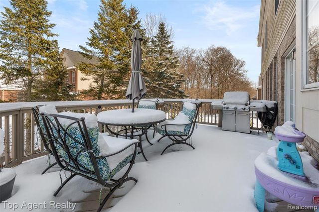 668 Berridge Circle, Lake Orion, MI 48360