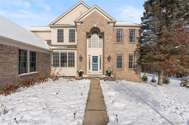 668 Berridge Circle, Lake Orion, MI 48360