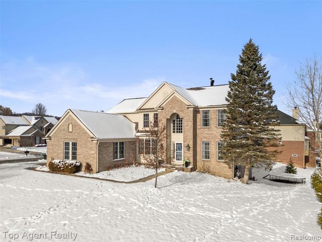 668 Berridge Circle, Lake Orion, MI 48360