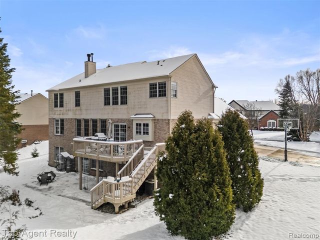 668 Berridge Circle, Lake Orion, MI 48360