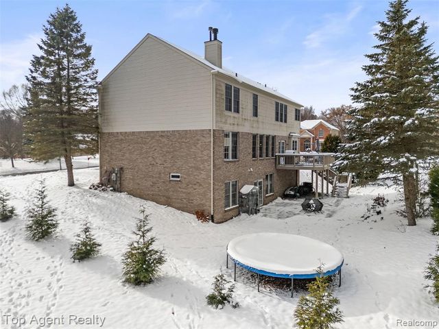 668 Berridge Circle, Lake Orion, MI 48360